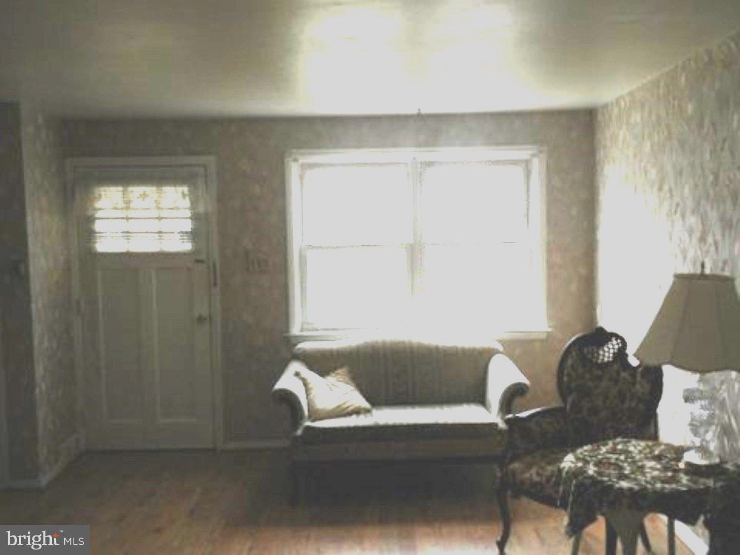 214 Overlook Road Philadelphia, PA 19128 - Photo 4 of 20 Living Room