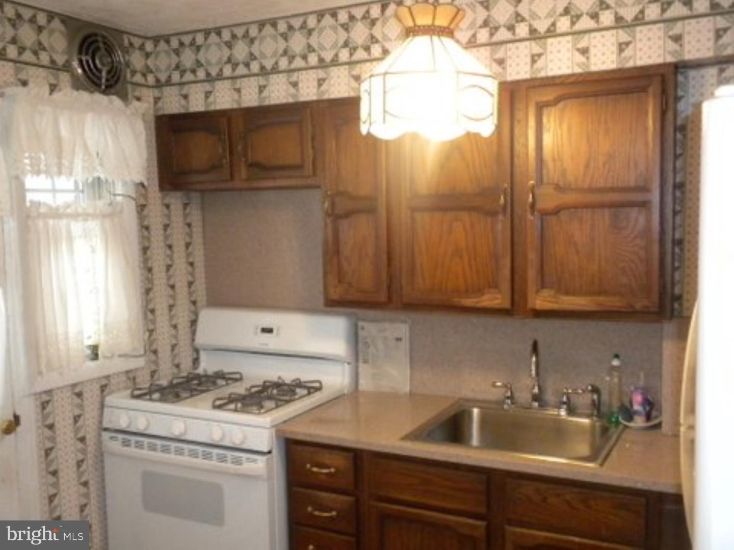 214 Overlook Road Philadelphia, PA 19128 - Photo 9 of 20 Kitchen