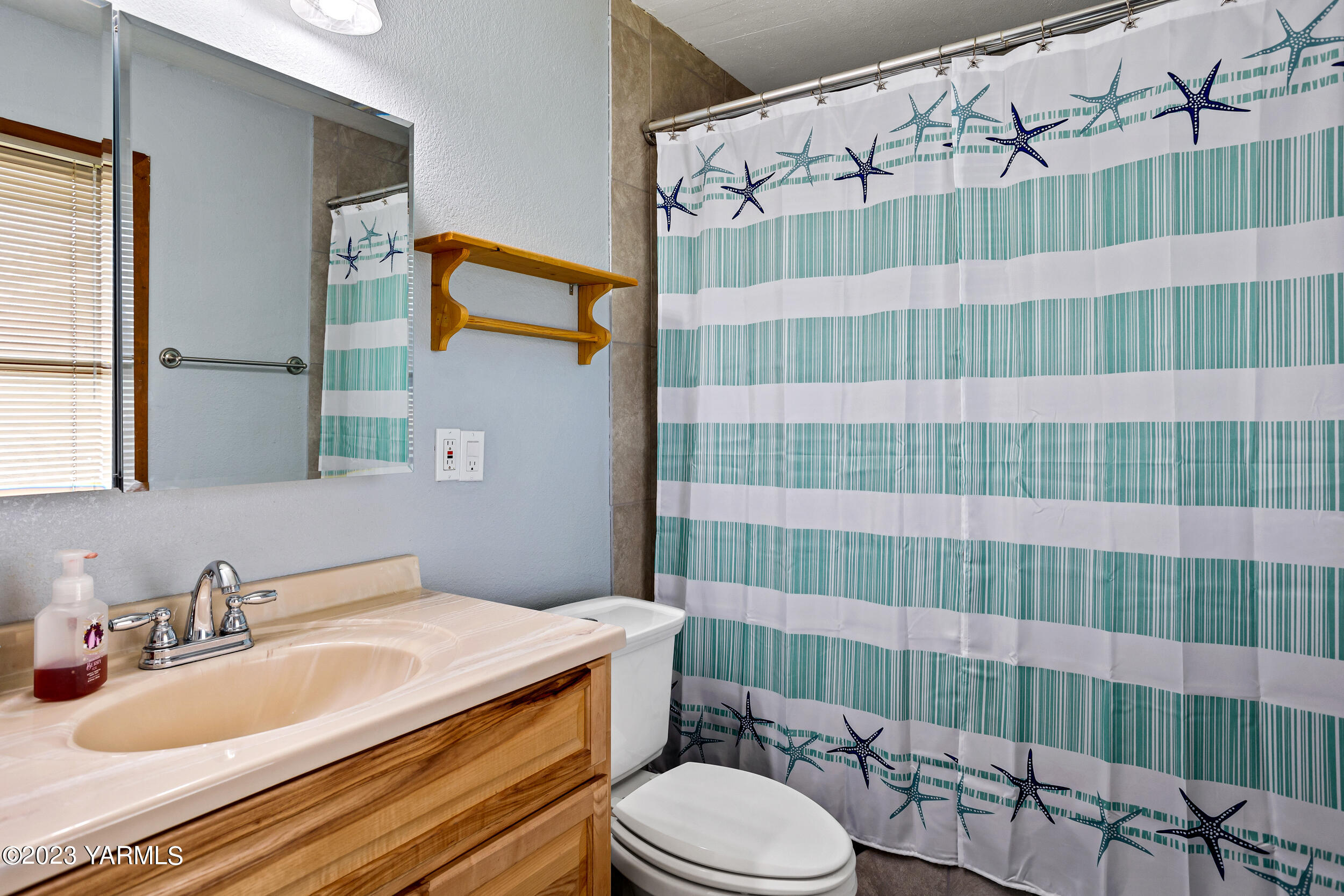11902 Marble Road Yakima, WA 98908 - Photo 13 of 29 a bathroom with a sink a toilet and shower curtain