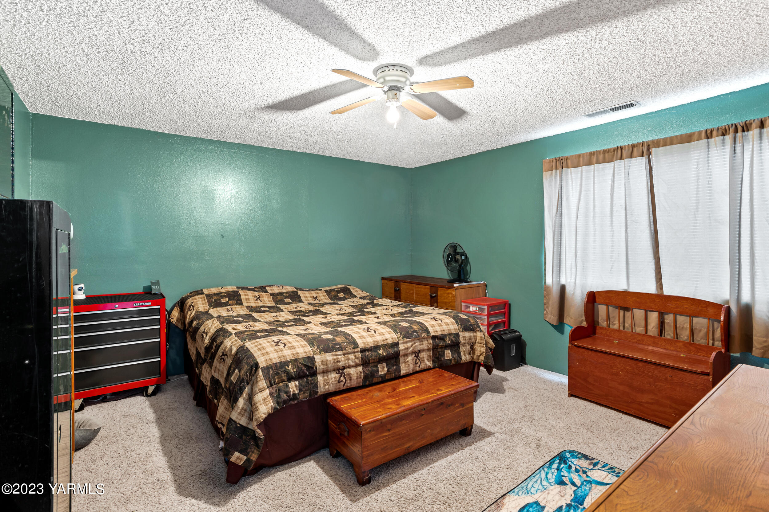 11902 Marble Road Yakima, WA 98908 - Photo 21 of 29 a bedroom with a bed and a chandelier