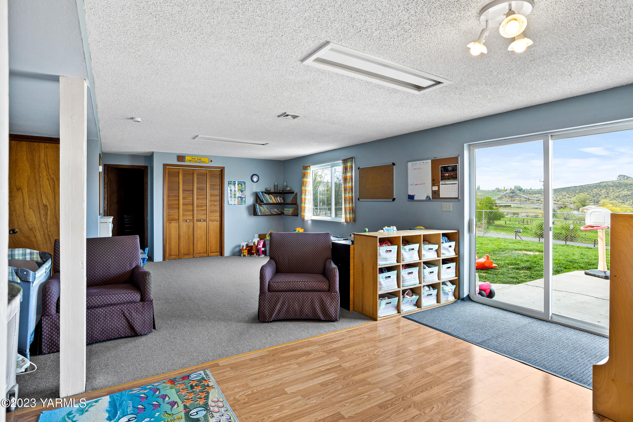 11902 Marble Road Yakima, WA 98908 - Photo 23 of 29 a bedroom with furniture and a large window
