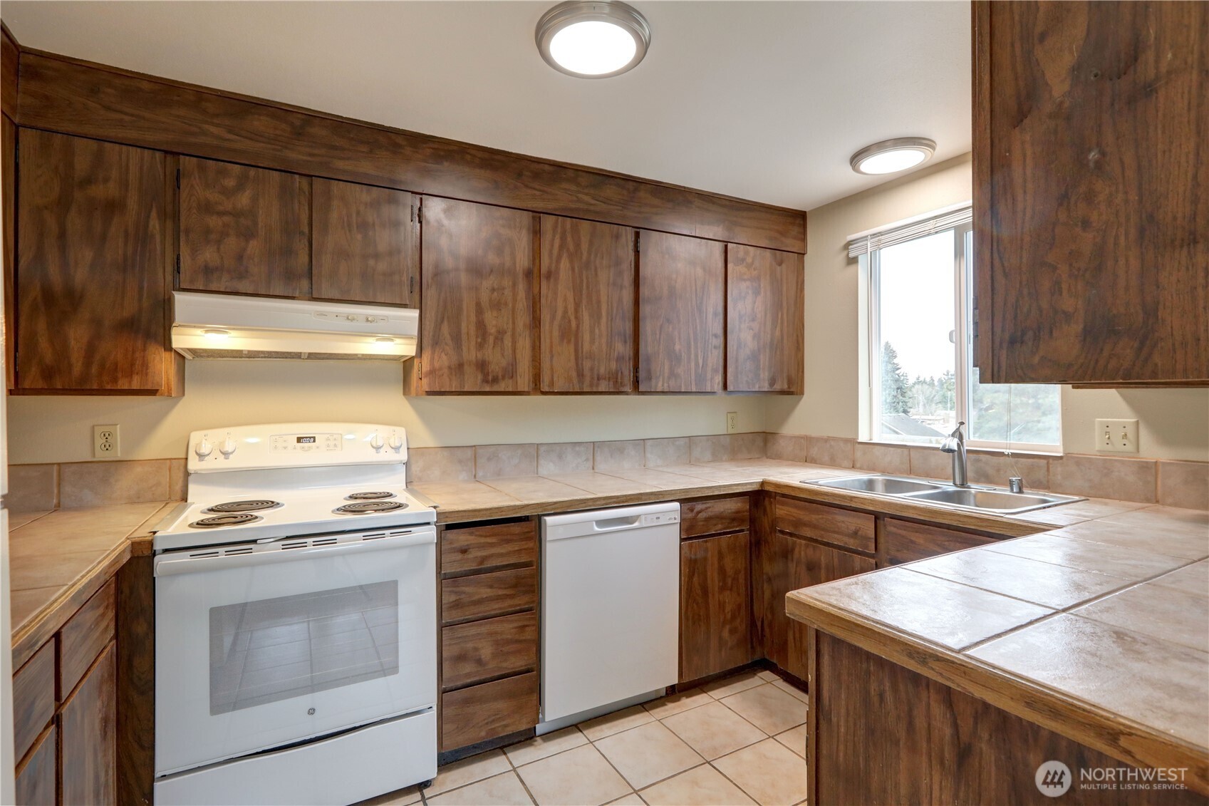 8100 Delridge Way Southwest Seattle, WA 98106 - Photo 3 of 23 Gallery Image 3