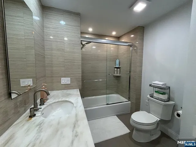 $5,500 | 20 Veterans Way, Edgewater, NJ 07020