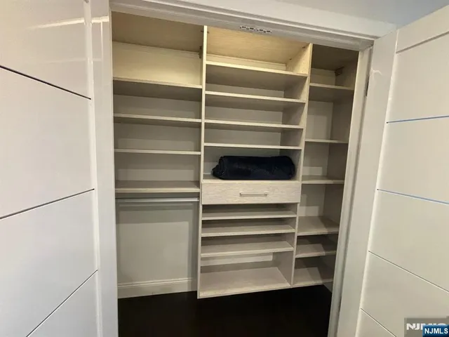 $5,500 | 20 Veterans Way, Edgewater, NJ 07020