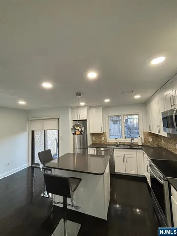 $5,500 | 20 Veterans Way, Edgewater, NJ 07020