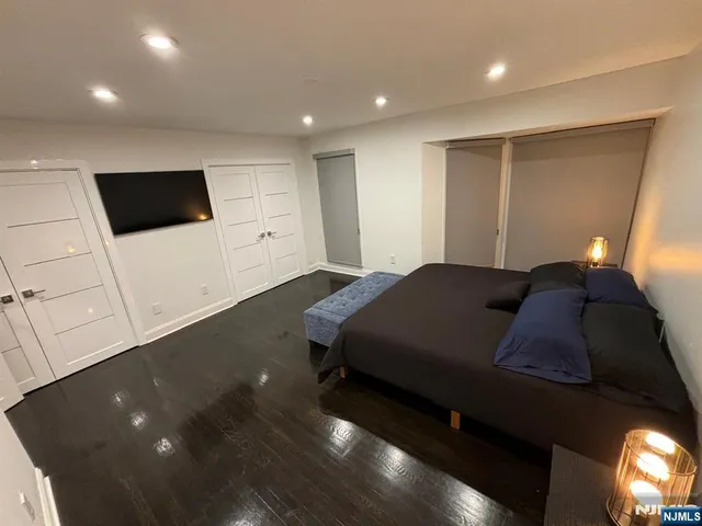 $5,500 | 20 Veterans Way, Edgewater, NJ 07020