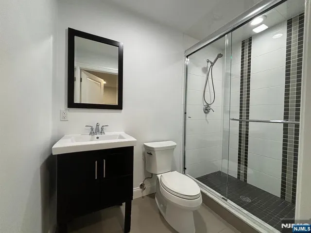 $5,500 | 20 Veterans Way, Edgewater, NJ 07020