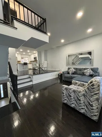 $5,500 | 20 Veterans Way, Edgewater, NJ 07020