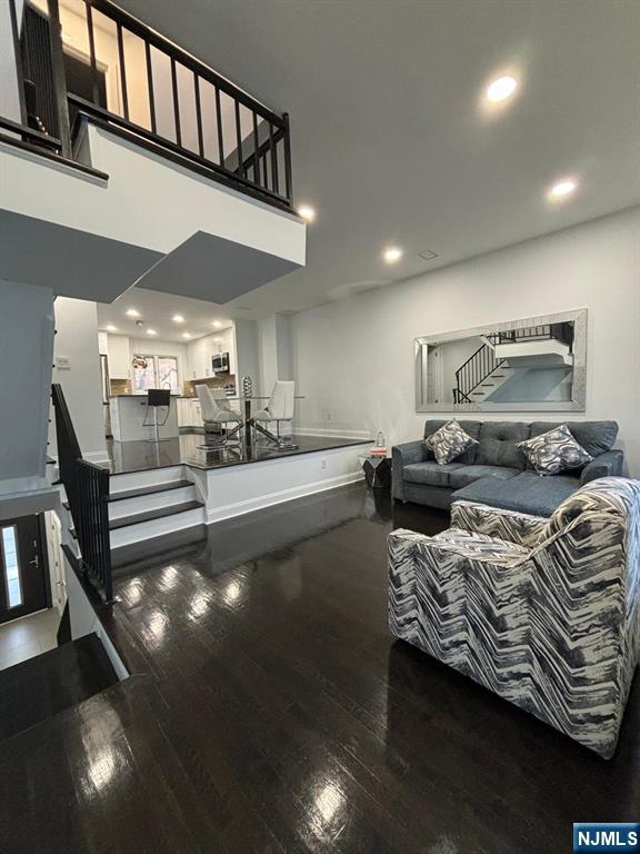 20 Veterans Way Edgewater, NJ 07020 - Photo 8 of 9