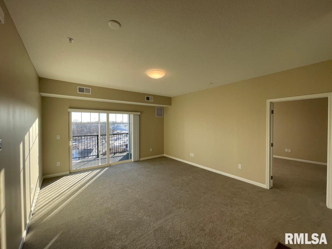 2592 Middle Road, Unit 204 Bettendorf, IA 52722 - Photo 4 of 20 Gallery Image 4