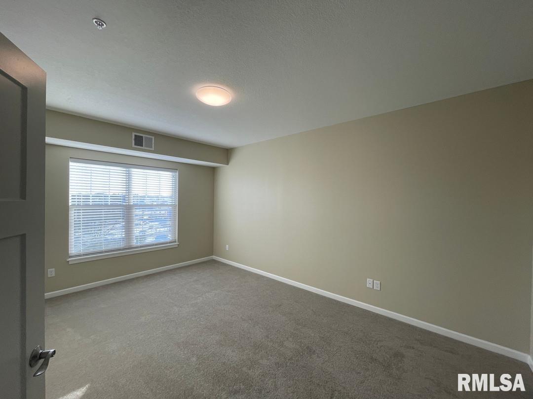 2592 Middle Road, Unit 204 Bettendorf, IA 52722 - Photo 5 of 20 Gallery Image 5