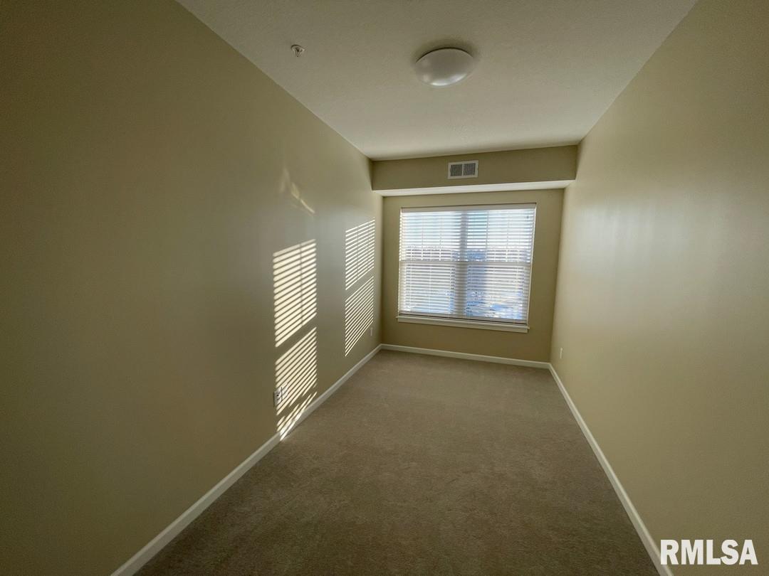 2592 Middle Road, Unit 204 Bettendorf, IA 52722 - Photo 6 of 20 Gallery Image 6