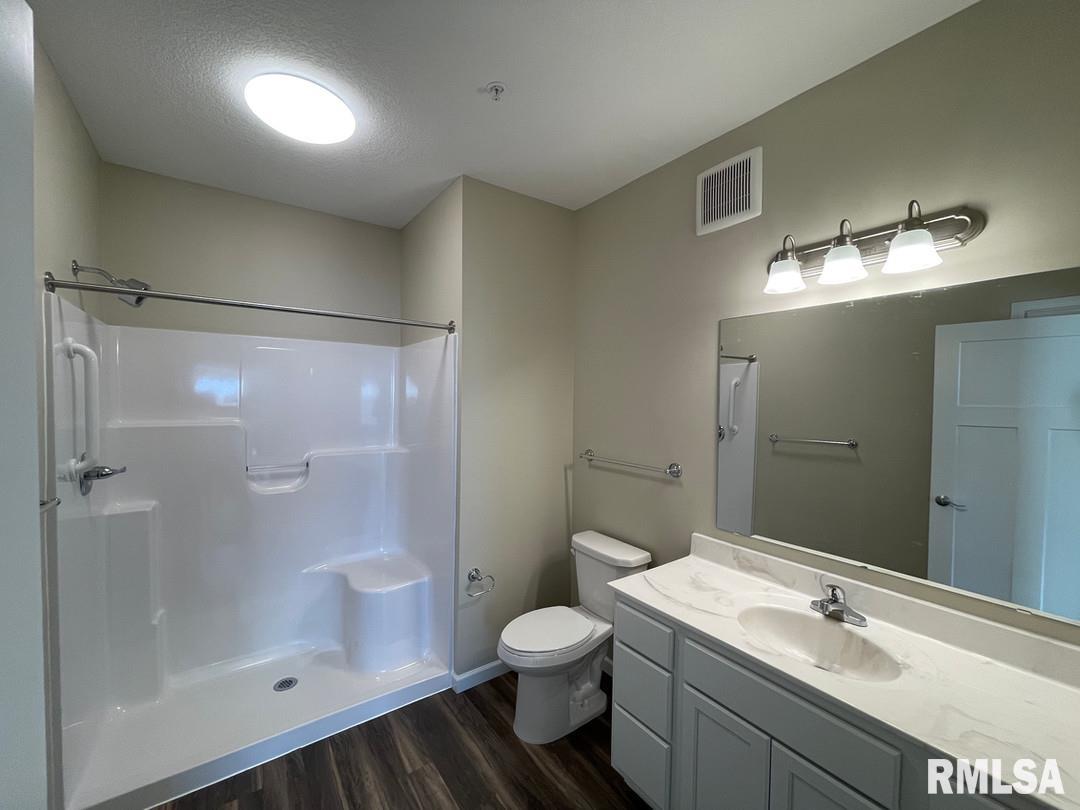 2592 Middle Road, Unit 204 Bettendorf, IA 52722 - Photo 8 of 20 Gallery Image 8