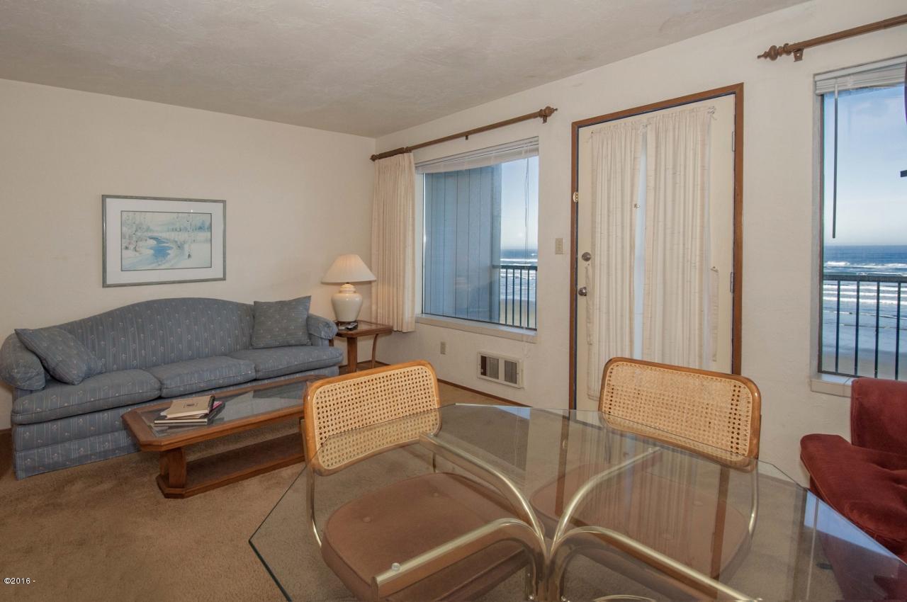701 Southwest Coast Street Depoe Bay, OR 97341 - Photo 6 of 19 Living Area