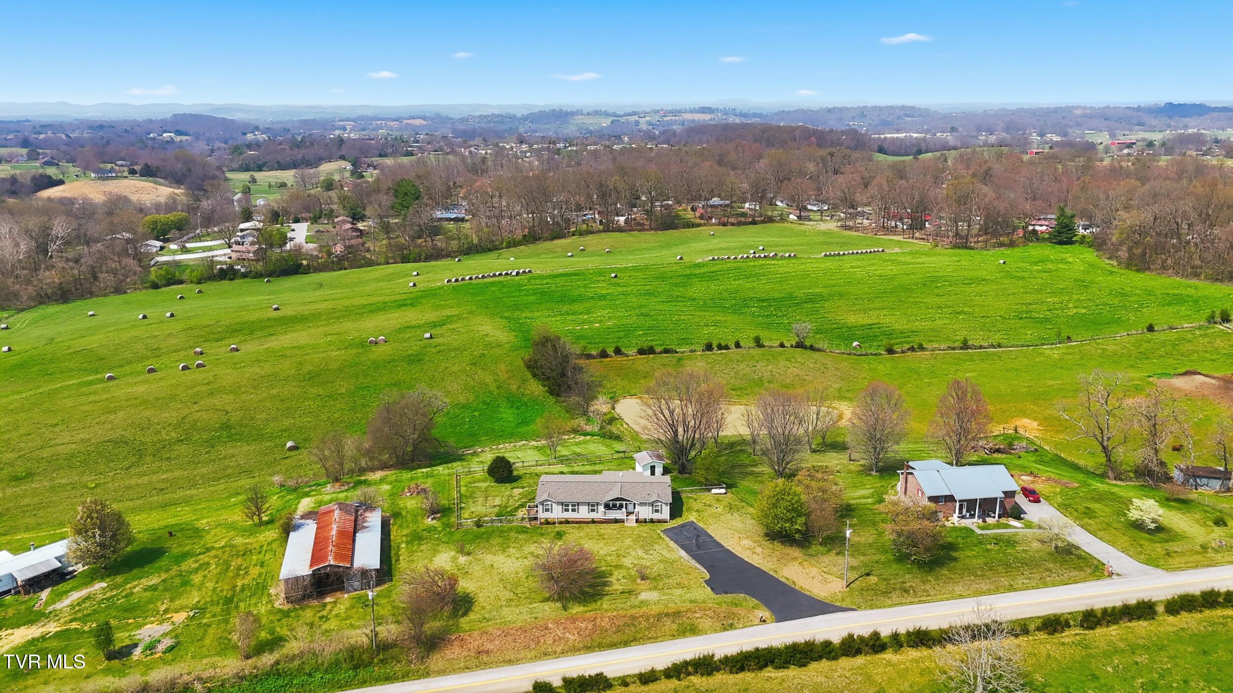 445 Sliger Road Jonesborough, TN 37659 - Photo 33 of 40 34_dji_20260326132856_0355_d