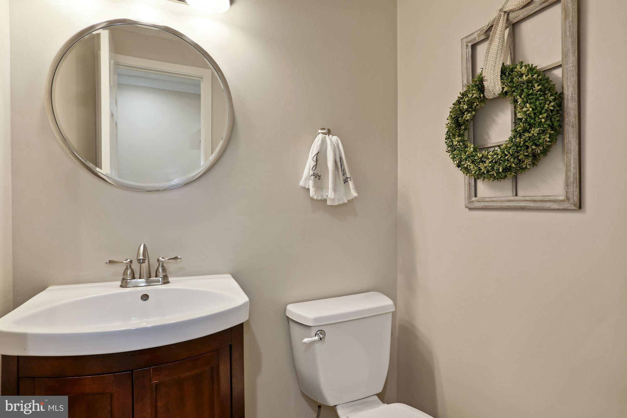 11953 Appling Valley Road Fairfax, VA 22030 - Photo 13 of 35 Half Bath