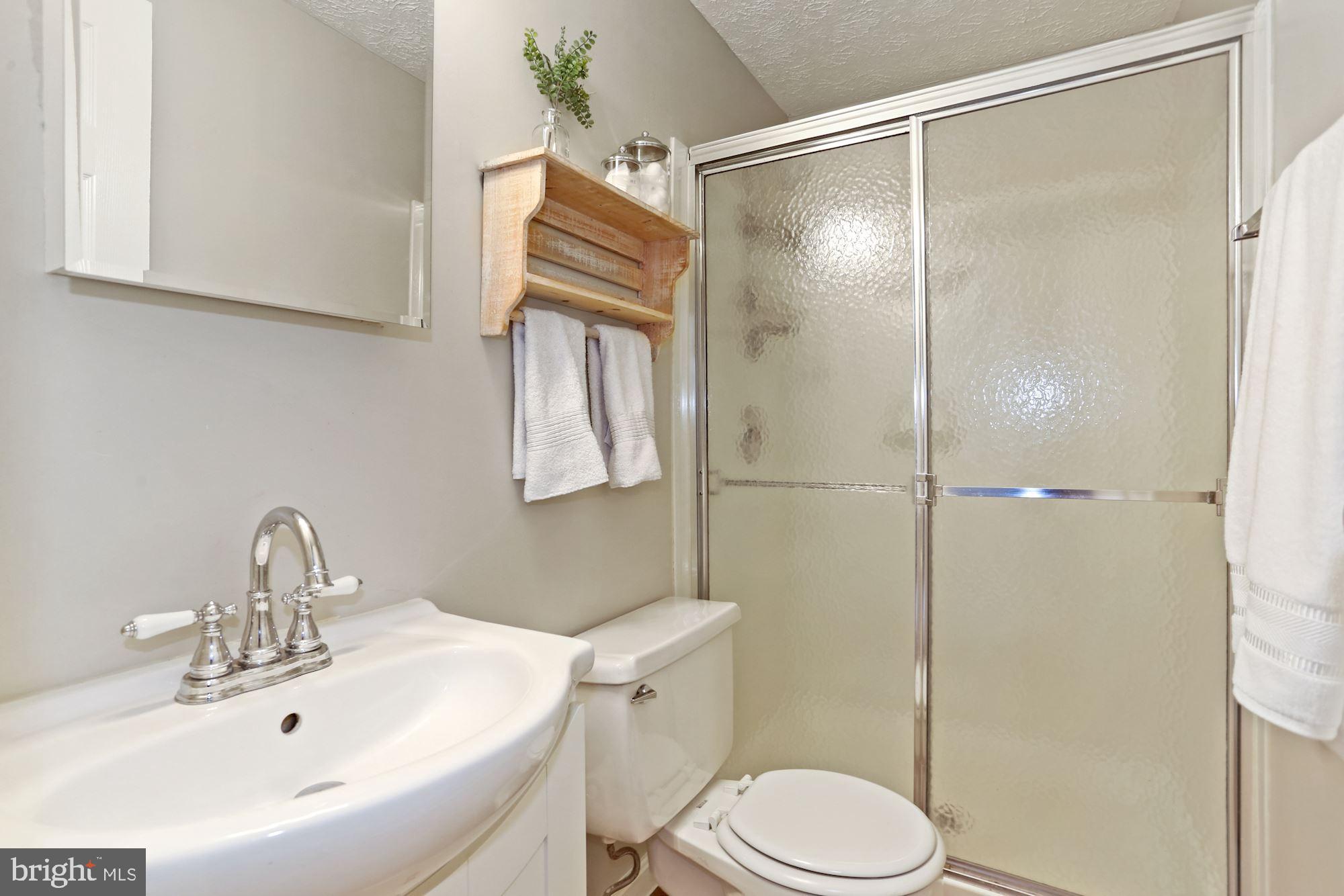 11953 Appling Valley Road Fairfax, VA 22030 - Photo 16 of 35 Master Bathroom