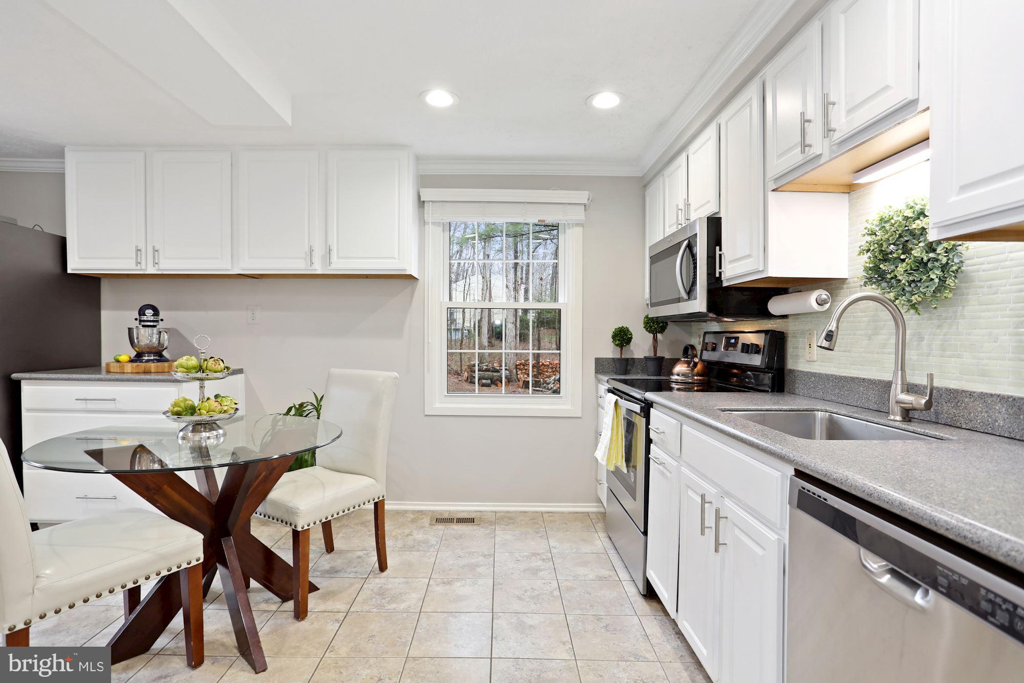 11953 Appling Valley Road Fairfax, VA 22030 - Photo 10 of 35 Updated Eat-in Kitchen