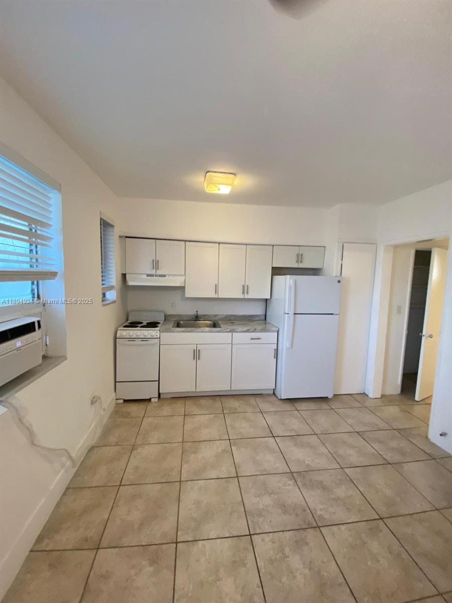 527 Southwest 10th Street, Unit 4 Miami, FL 33130 - Photo 2 of 4