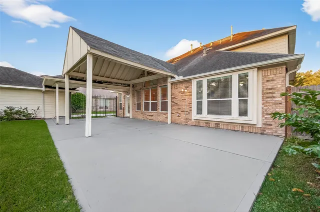 a view of a house with a backyard