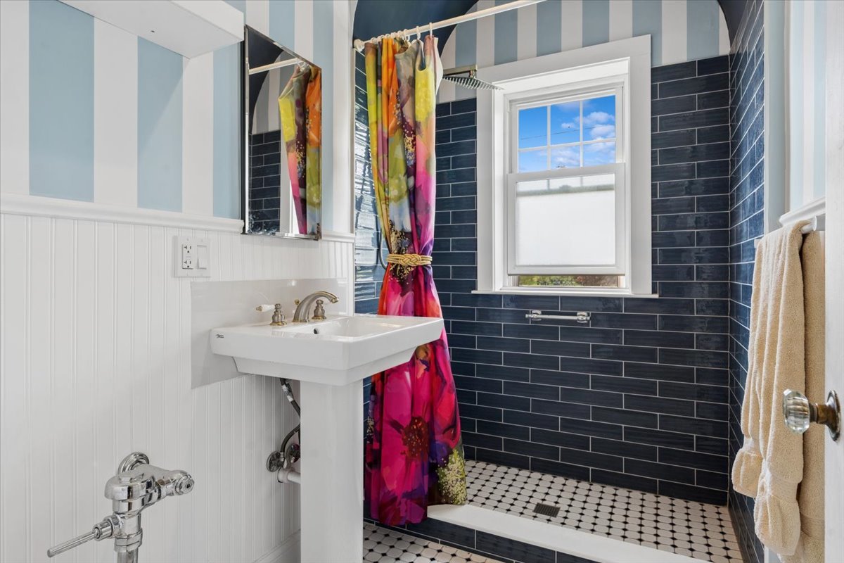 470 Sheridan Road, Unit 2 Evanston, IL 60202 - Photo 18 of 25
