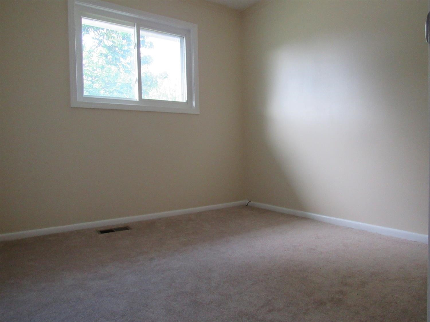 1228 Fall River Road Ypsilanti, MI 48198 - Photo 5 of 9 Photo 5