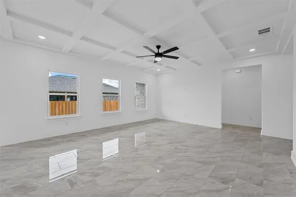 $299,990 | 306 Day Drive, Mabank, TX 75147