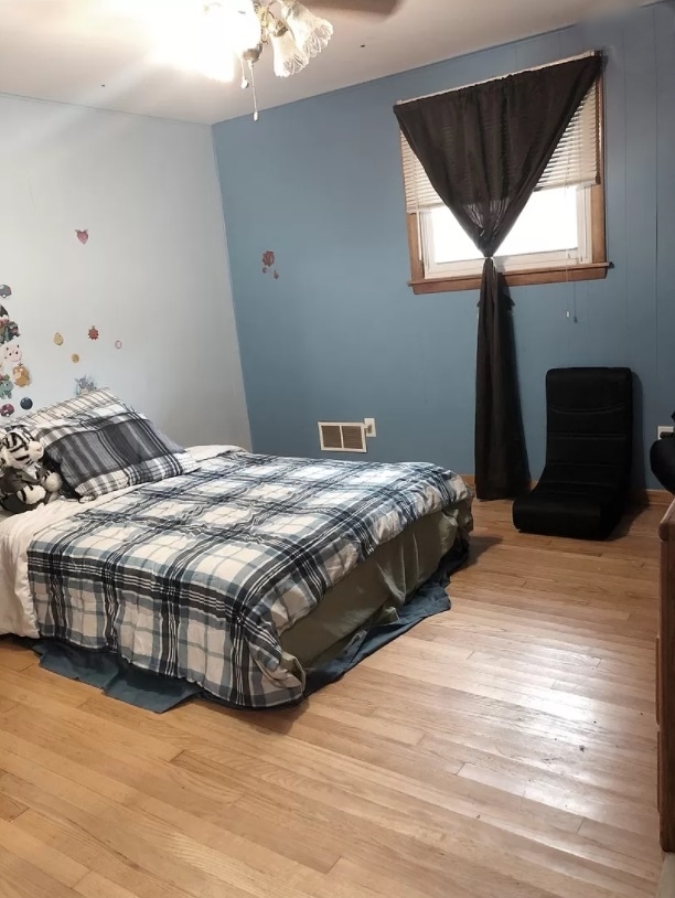 619 West Stanton Lane Crete, IL 60417 - Photo 3 of 4 a bedroom with a bed and a window