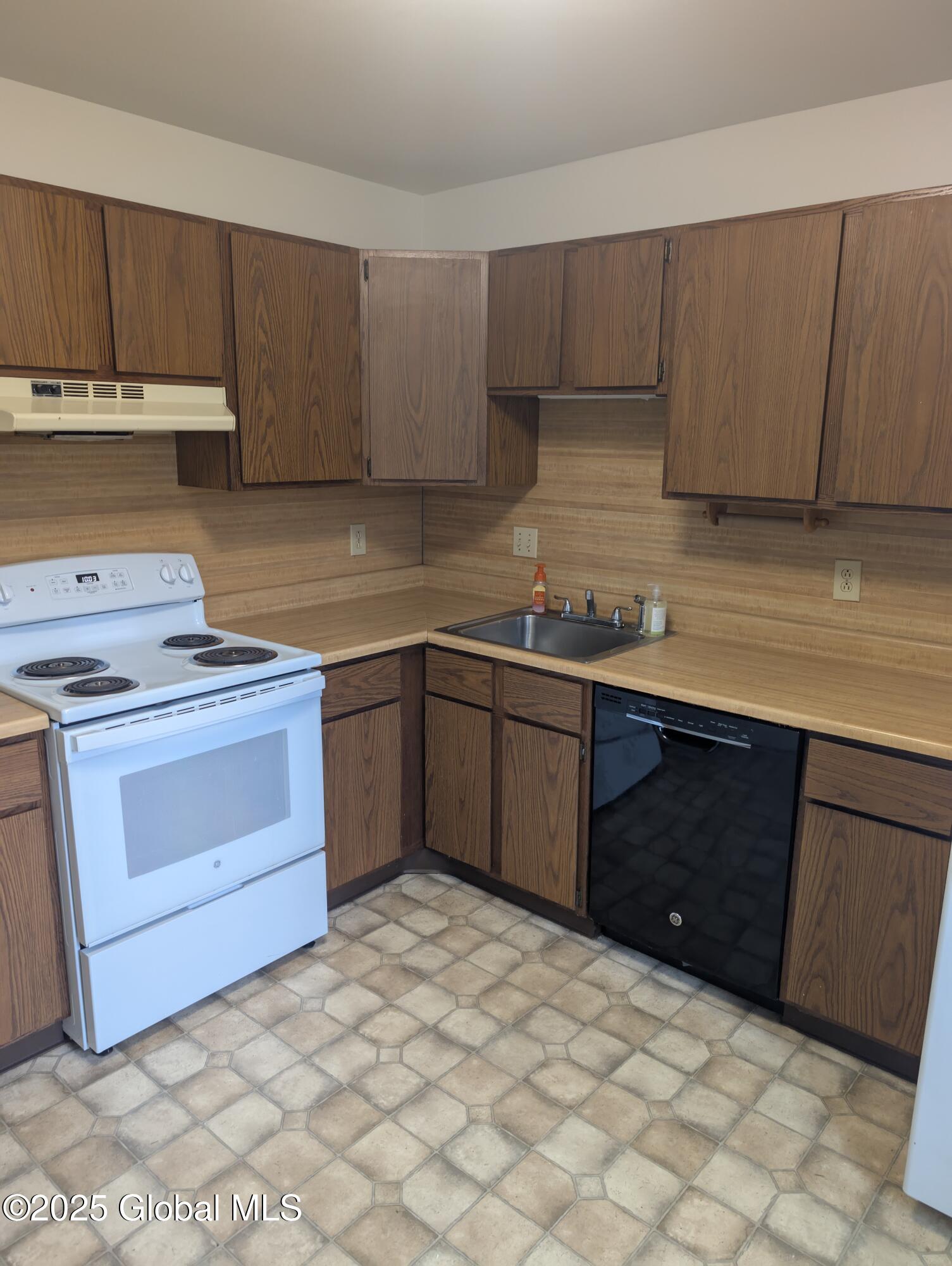 539 Kenwood Avenue, Unit A Bethlehem, NY 12054 - Photo 2 of 5 PXL_20250403_140316874