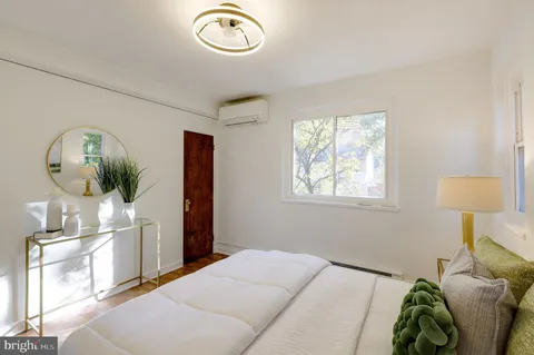 a view of empty room with window