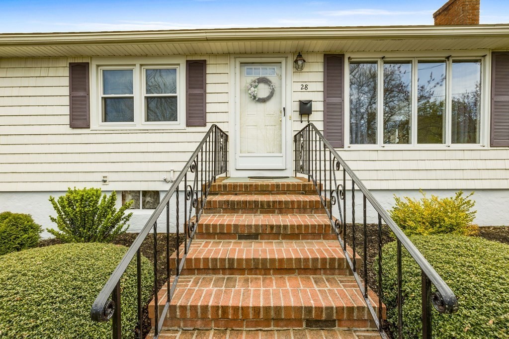 28 Bulow Road Hingham, MA 02043 - Photo 4 of 42 Gallery Image 4
