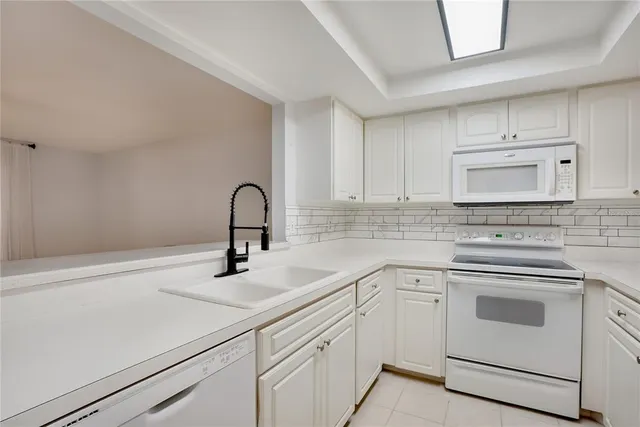 $189,900 | 928 Sunridge Drive, Unit F2, Sarasota, FL 34234