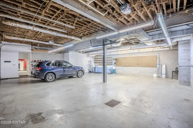 $1,199,900 | 22 Deepwood Drive, Jackson, TN 38305