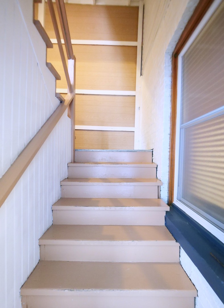4556 South Justine Street Chicago, IL 60609 - Photo 25 of 50 a view of entryway