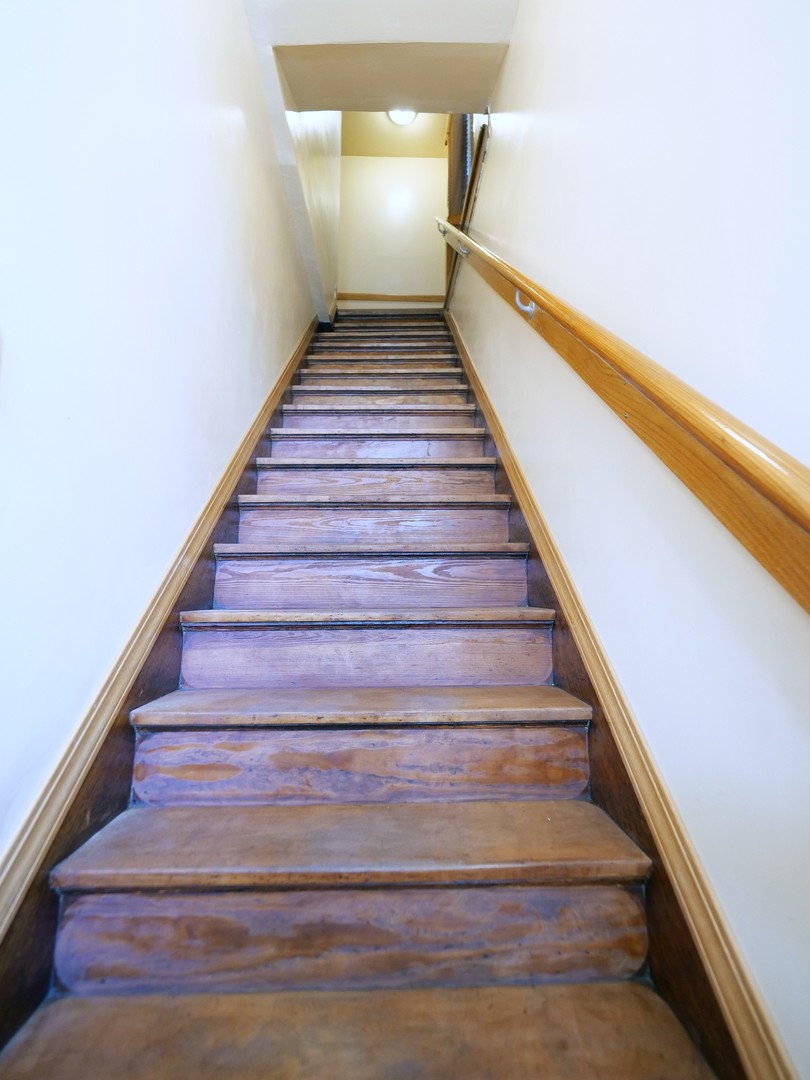 4556 South Justine Street Chicago, IL 60609 - Photo 26 of 50 a view of entryway