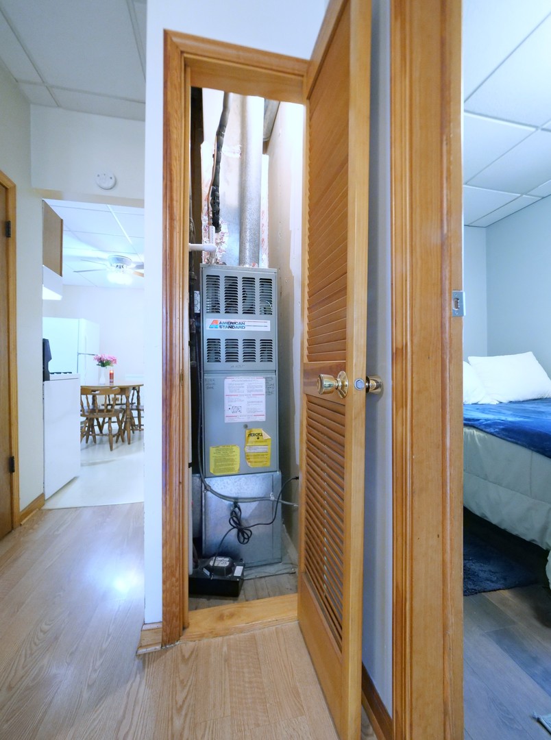 4556 South Justine Street Chicago, IL 60609 - Photo 33 of 50 a view of an entryway with a bedroom
