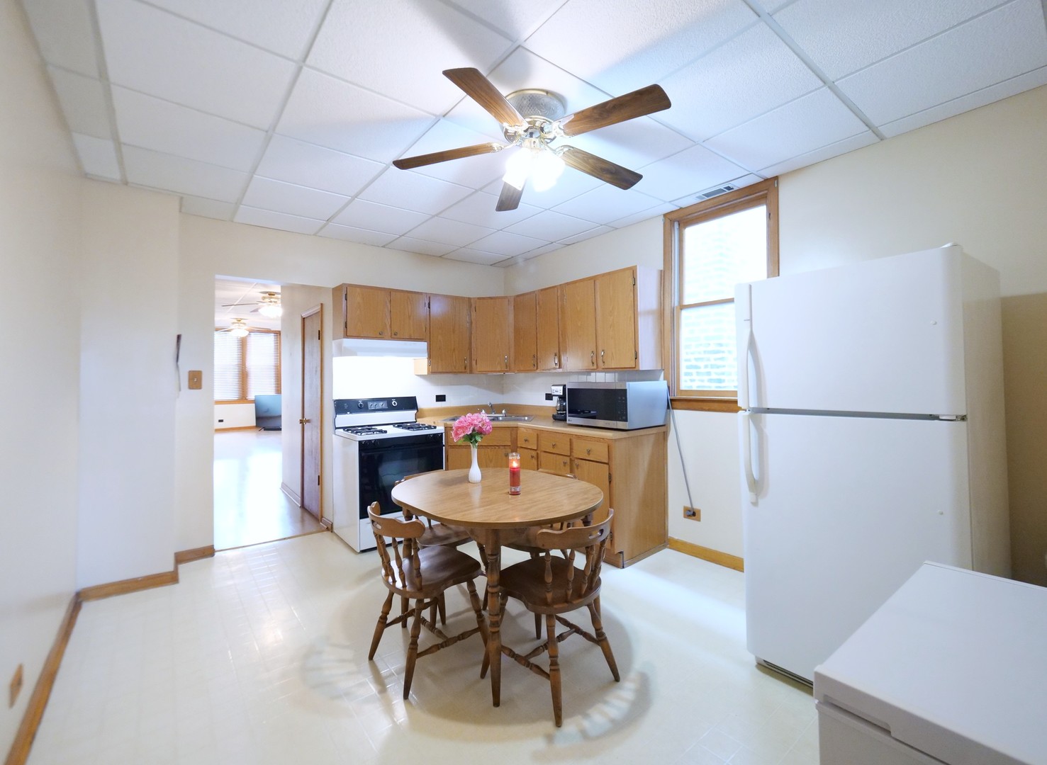 4556 South Justine Street Chicago, IL 60609 - Photo 36 of 50 a dining room with furniture and window