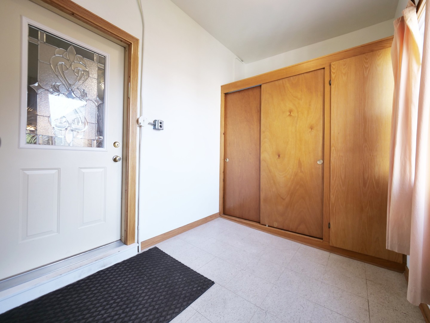 4556 South Justine Street Chicago, IL 60609 - Photo 41 of 50 an empty room with a window