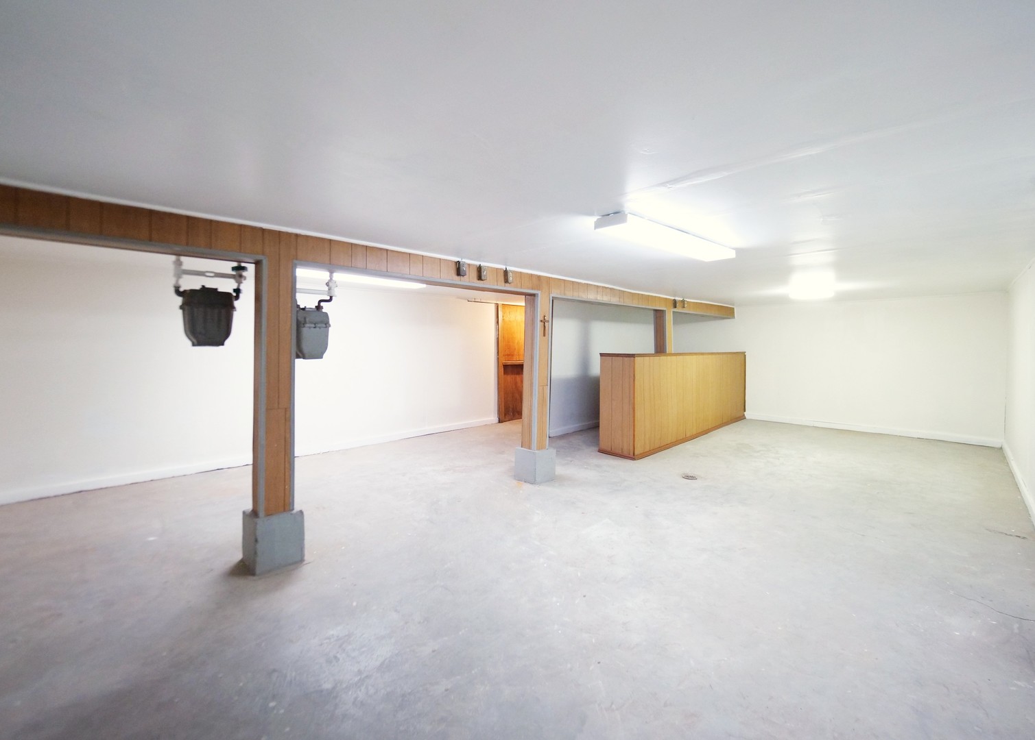 4556 South Justine Street Chicago, IL 60609 - Photo 44 of 50 a view of a room with wooden floor