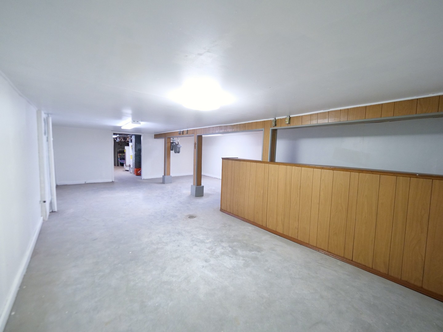 4556 South Justine Street Chicago, IL 60609 - Photo 46 of 50 an empty room with windows