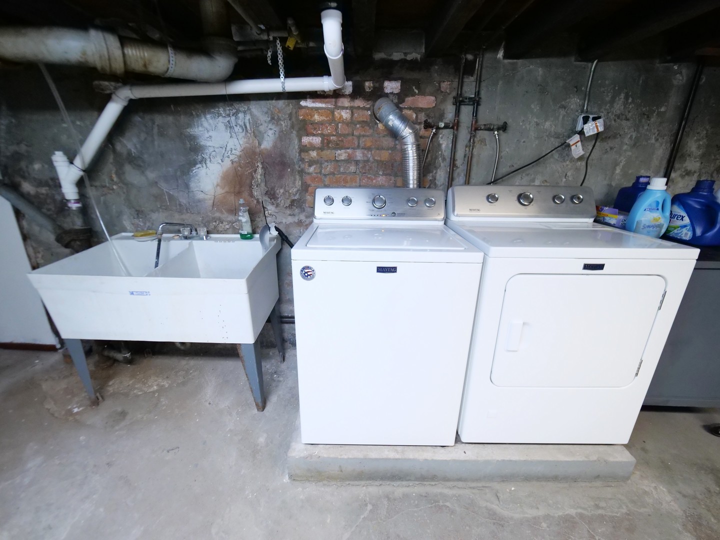 4556 South Justine Street Chicago, IL 60609 - Photo 48 of 50 a utility room with dryer and washer
