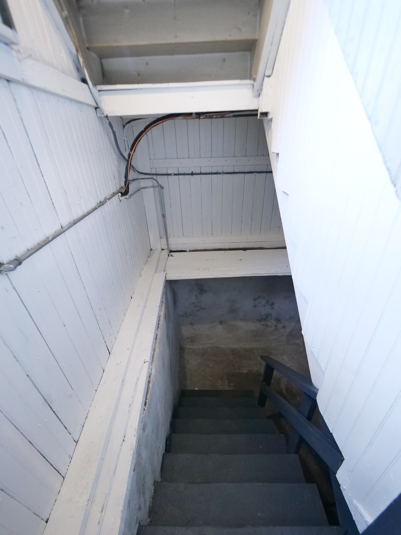 4556 South Justine Street Chicago, IL 60609 - Photo 49 of 50 a view of entryway