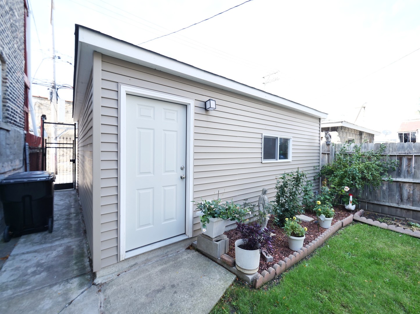 4556 South Justine Street Chicago, IL 60609 - Photo 6 of 50 a view of backyard with potted plants and a chair
