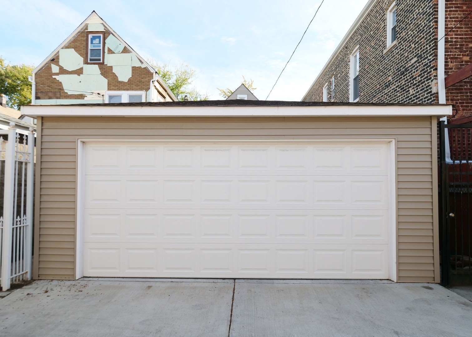 4556 South Justine Street Chicago, IL 60609 - Photo 7 of 50 a view of front door