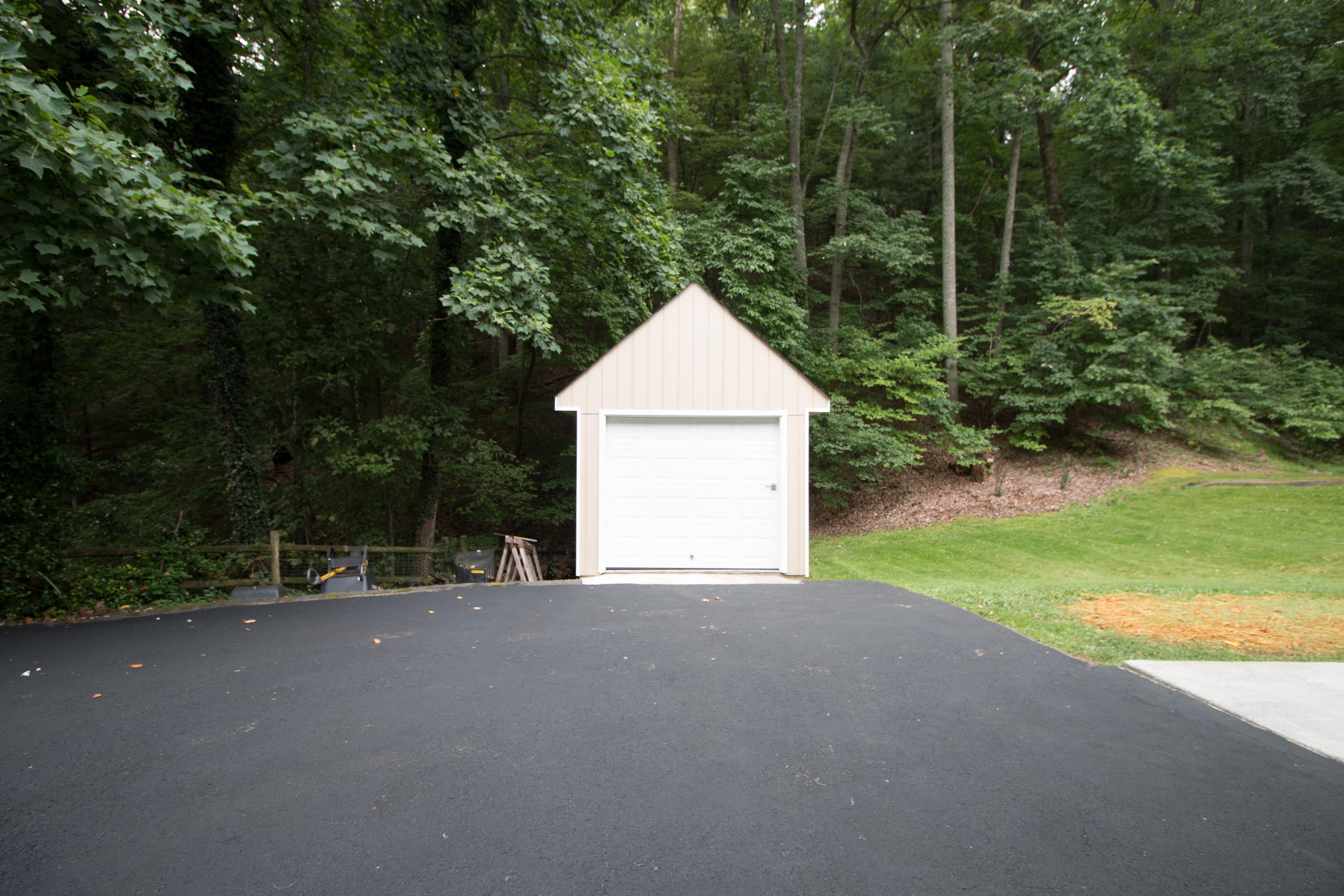 6172 Burnham Road Roanoke, VA 24018 - Photo 34 of 37 IMG_3097