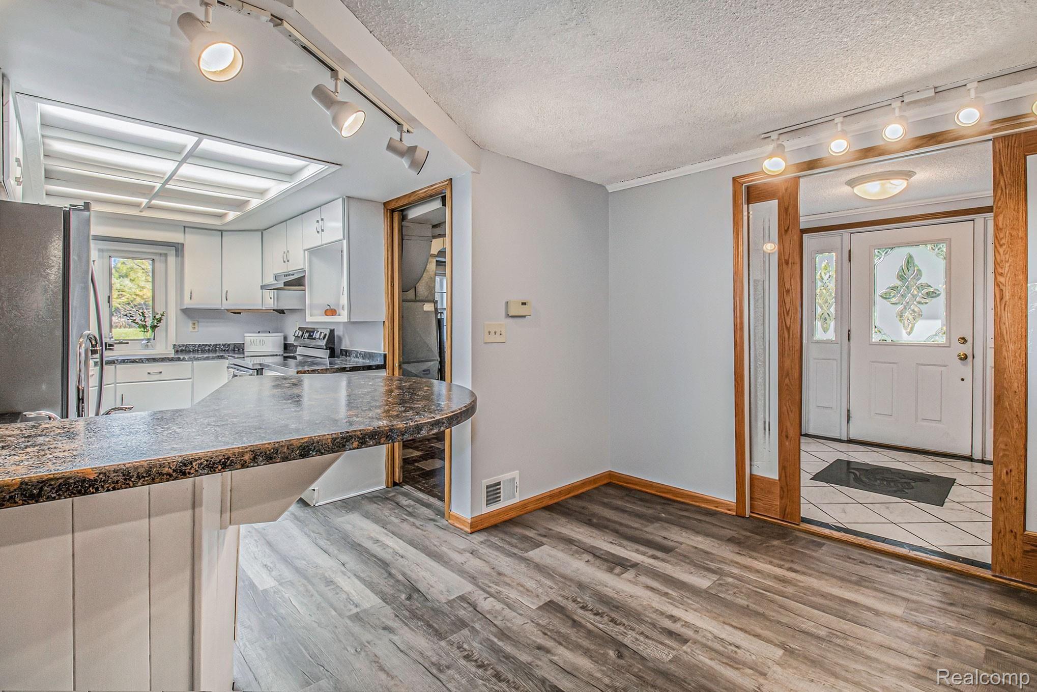5891 Zimmer Road Williamston, MI 48895 - Photo 6 of 32 Kitchen
