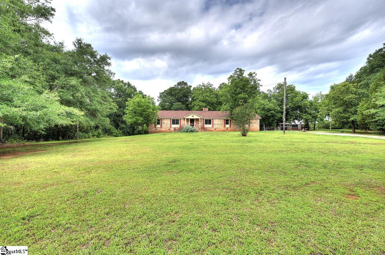 503 Edgewater Road Woodruff, SC 29388 - Photo 2 of 34