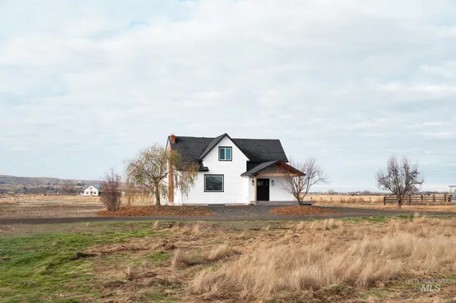 $880,000 | 3020 West Sales Yard Road, Emmett, ID 83617