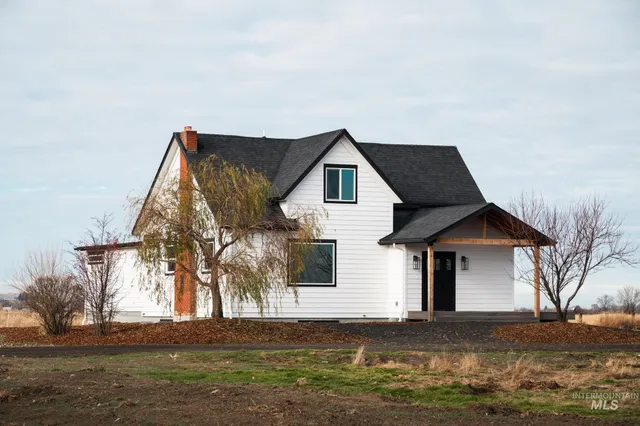$880,000 | 3020 West Sales Yard Road, Emmett, ID 83617
