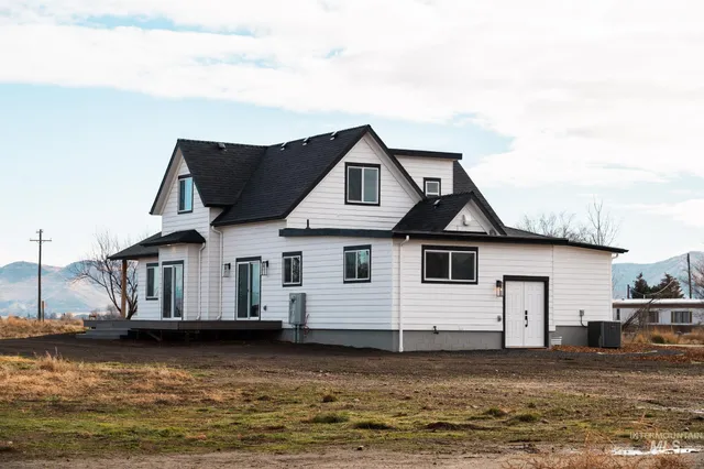 $880,000 | 3020 West Sales Yard Road, Emmett, ID 83617